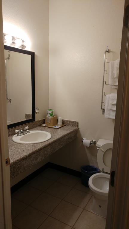 Country Regency Inn & Suites Manvel Exterior foto