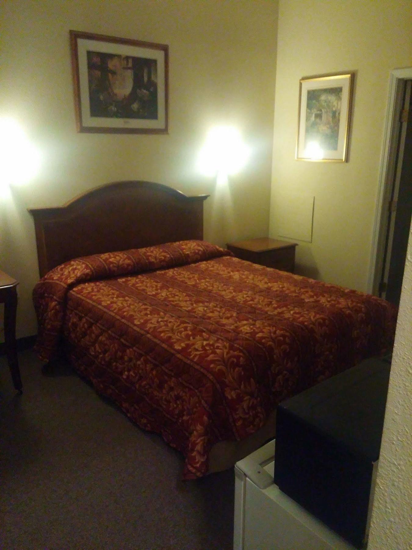 Country Regency Inn & Suites Manvel Exterior foto
