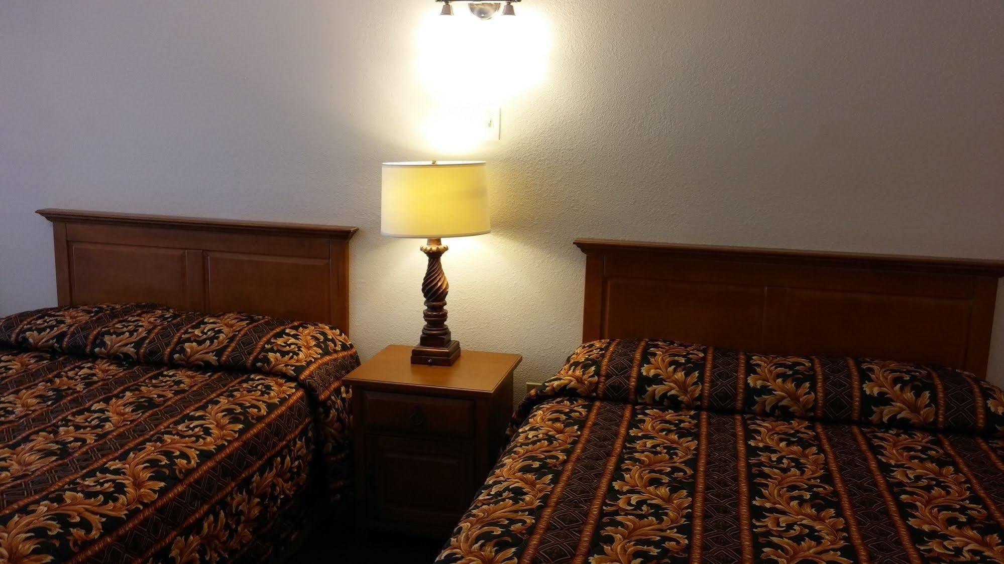 Country Regency Inn & Suites Manvel Exterior foto
